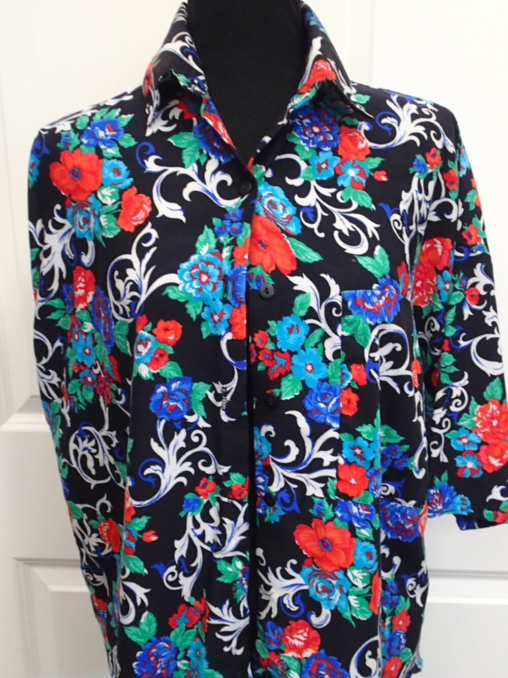 Connections Ladies Size Large  16/18 Button Down Shirt